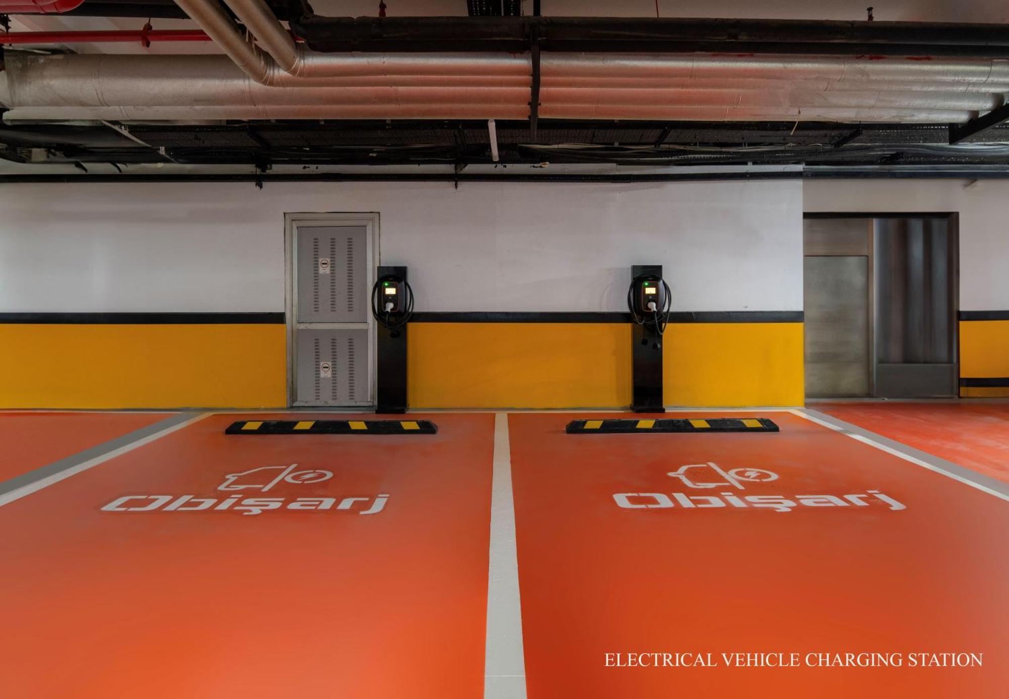 Windsor Hotel & Convention Center Istanbul Ngoại thất bức ảnh Electric vehicle charging station at the airport