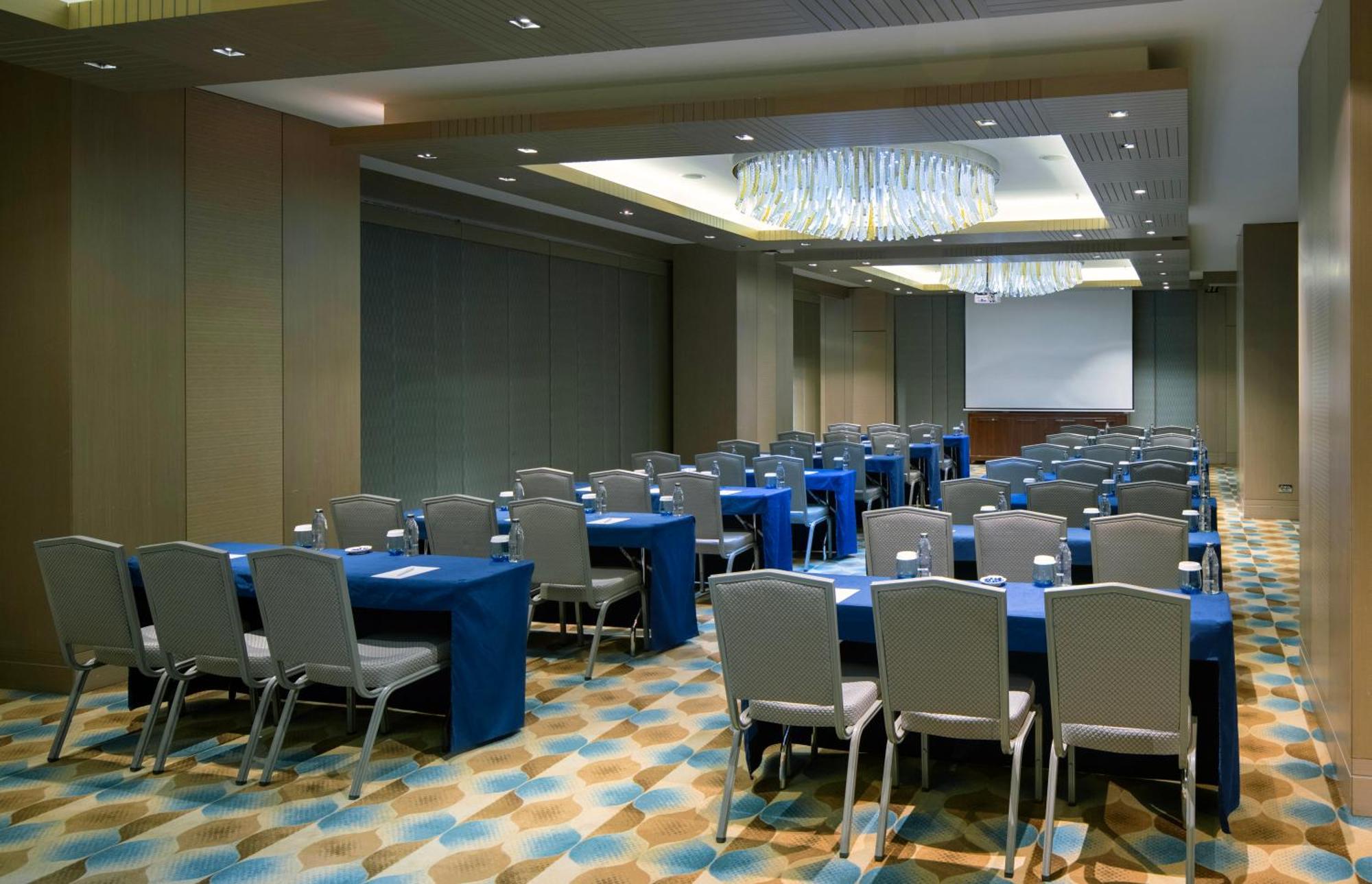 Windsor Hotel & Convention Center Istanbul Ngoại thất bức ảnh A meeting room at a hotel