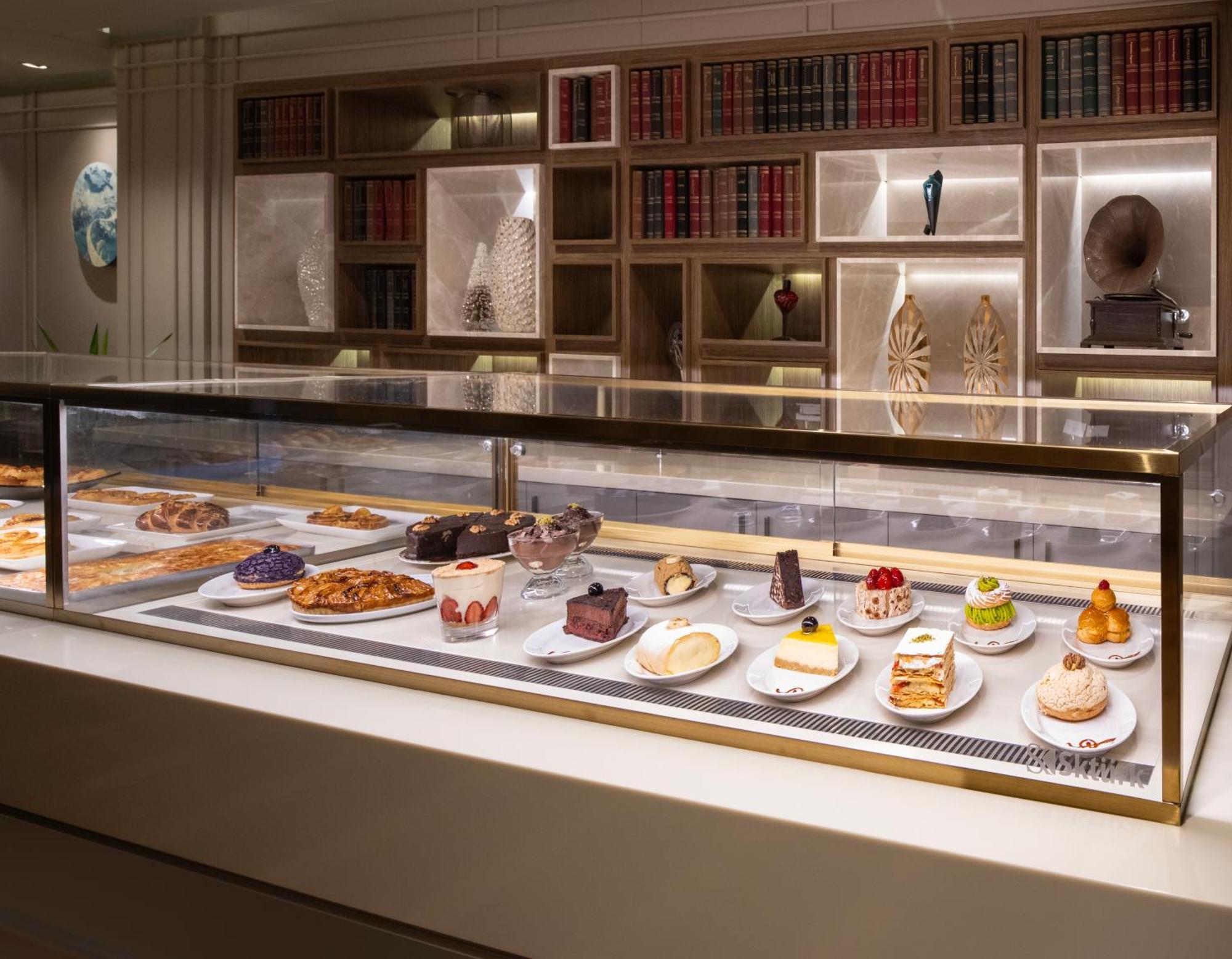 Windsor Hotel & Convention Center Istanbul Ngoại thất bức ảnh A display case of desserts