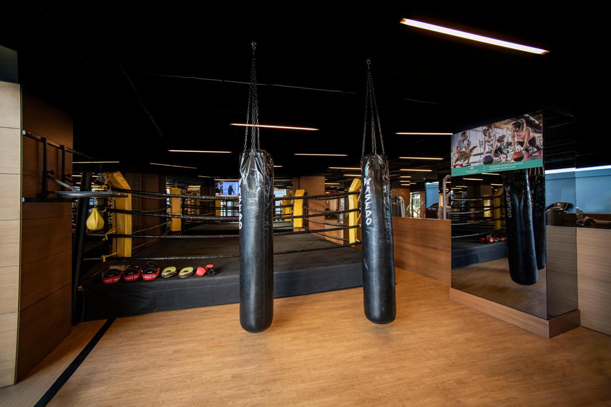 Windsor Hotel & Convention Center Istanbul Ngoại thất bức ảnh The gym at the hotel