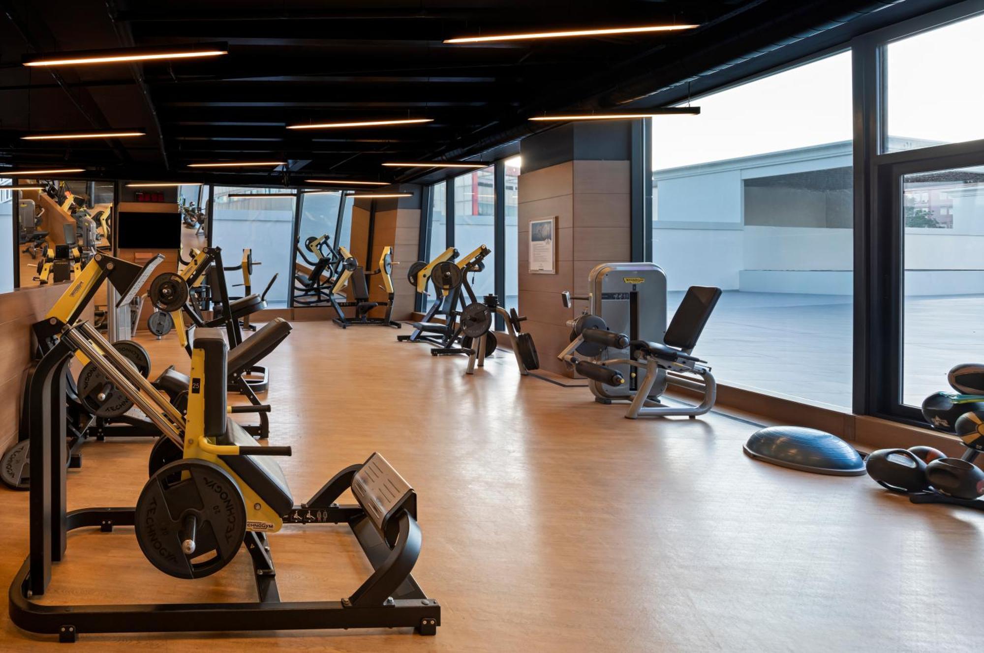 Windsor Hotel & Convention Center Istanbul Ngoại thất bức ảnh The gym at the hotel