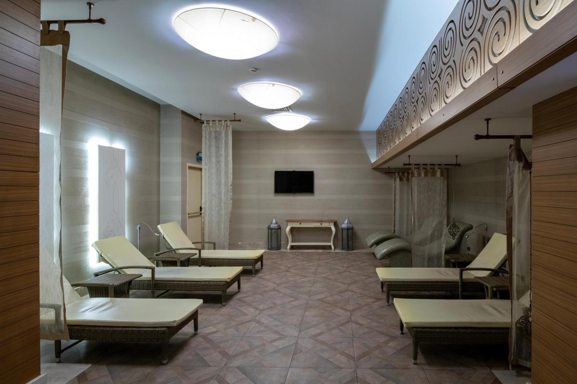 Windsor Hotel & Convention Center Istanbul Ngoại thất bức ảnh The spa at the hotel