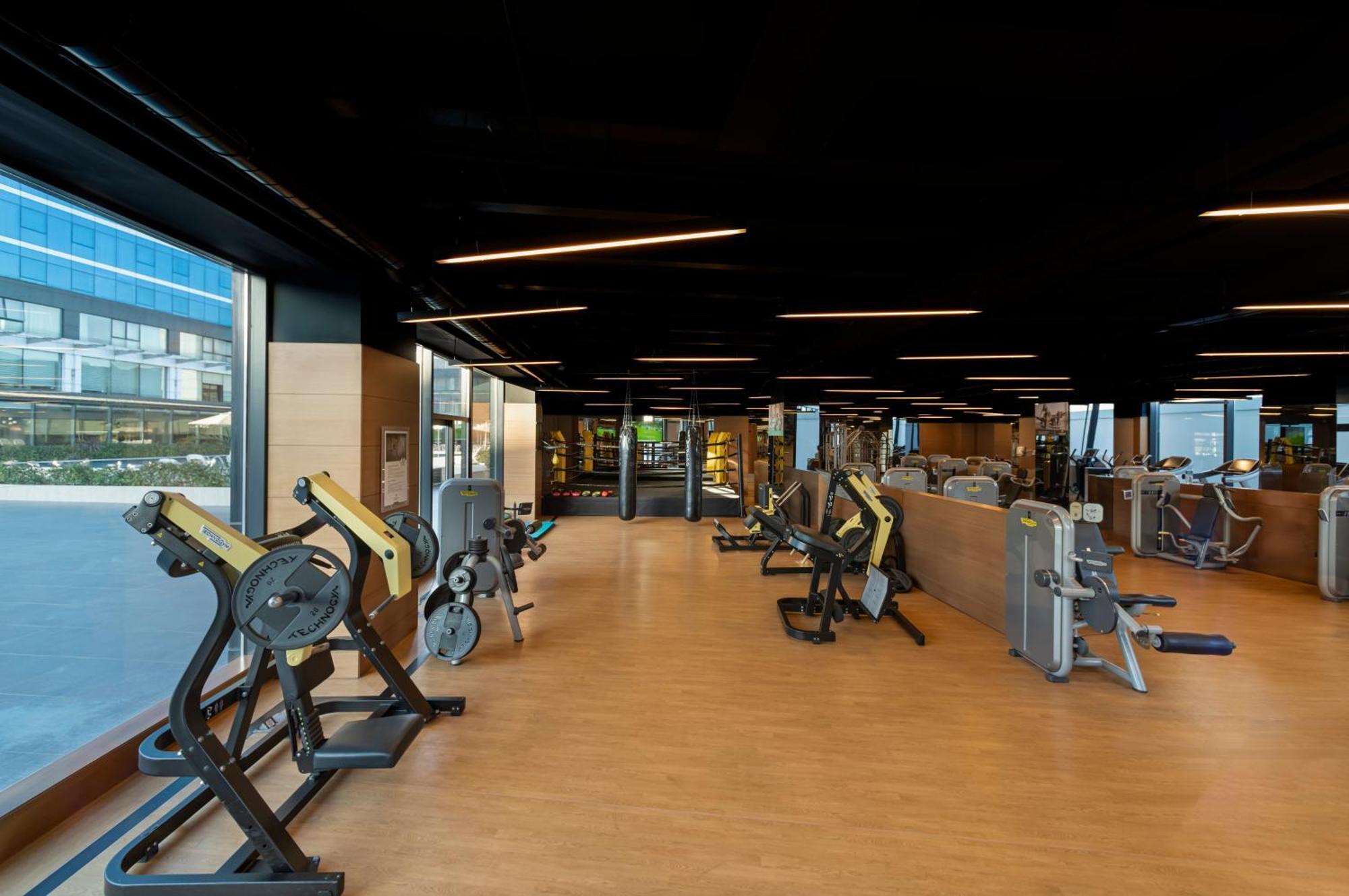 Windsor Hotel & Convention Center Istanbul Ngoại thất bức ảnh The gym at the hotel