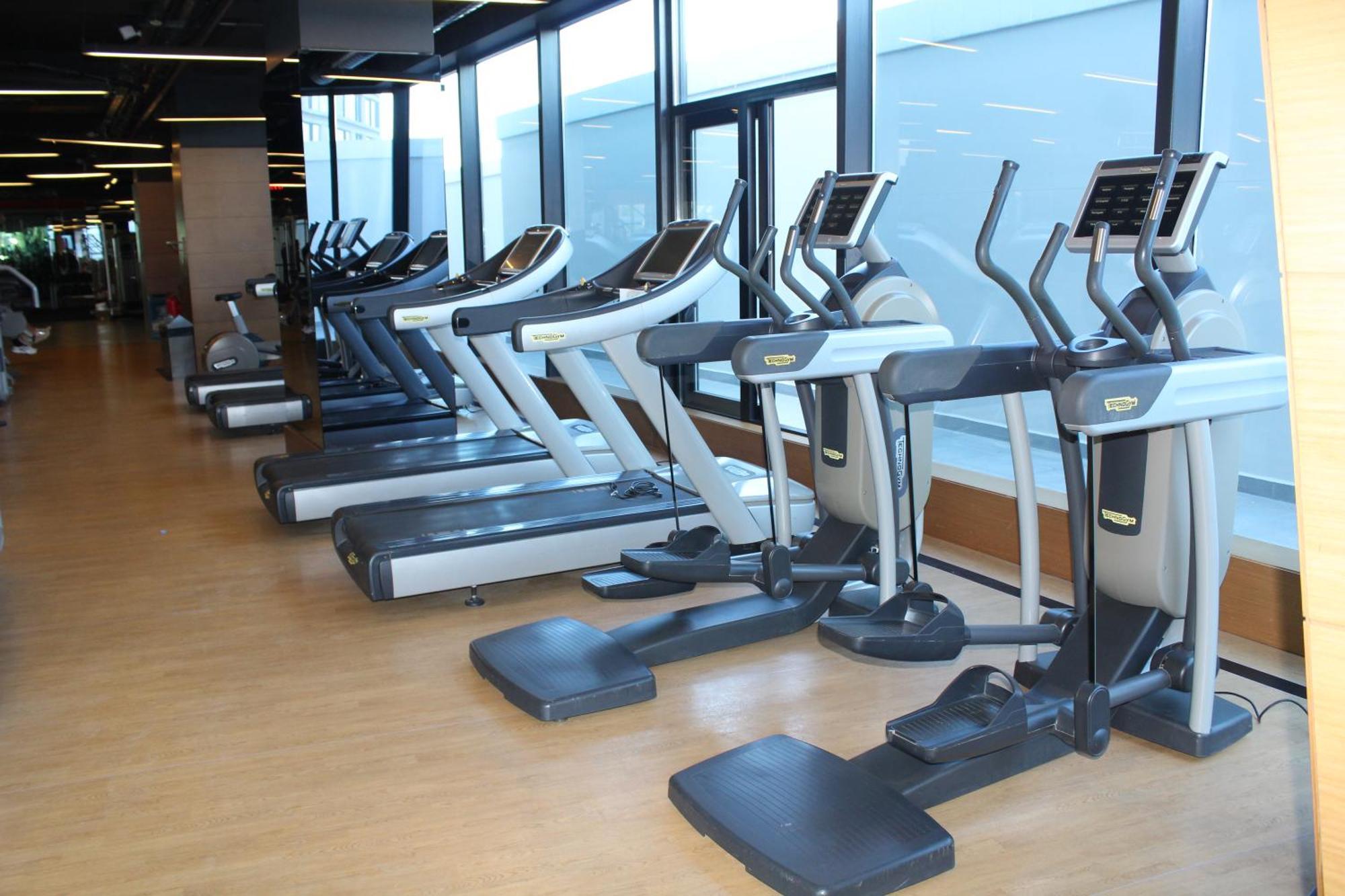 Windsor Hotel & Convention Center Istanbul Ngoại thất bức ảnh Elliptical cross trainer (right)