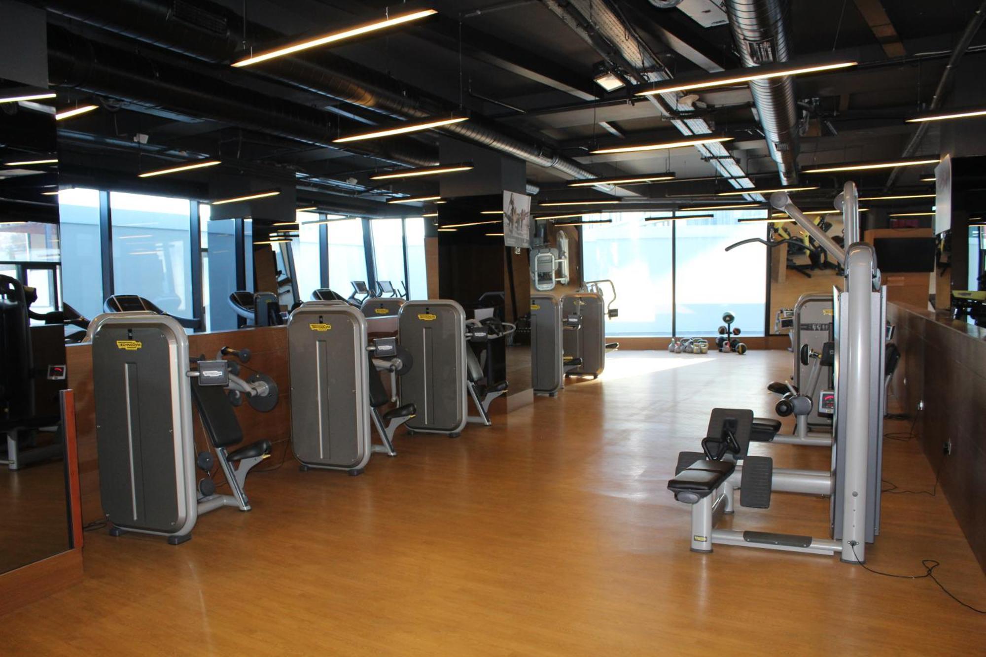 Windsor Hotel & Convention Center Istanbul Ngoại thất bức ảnh The gym at the 100th floor