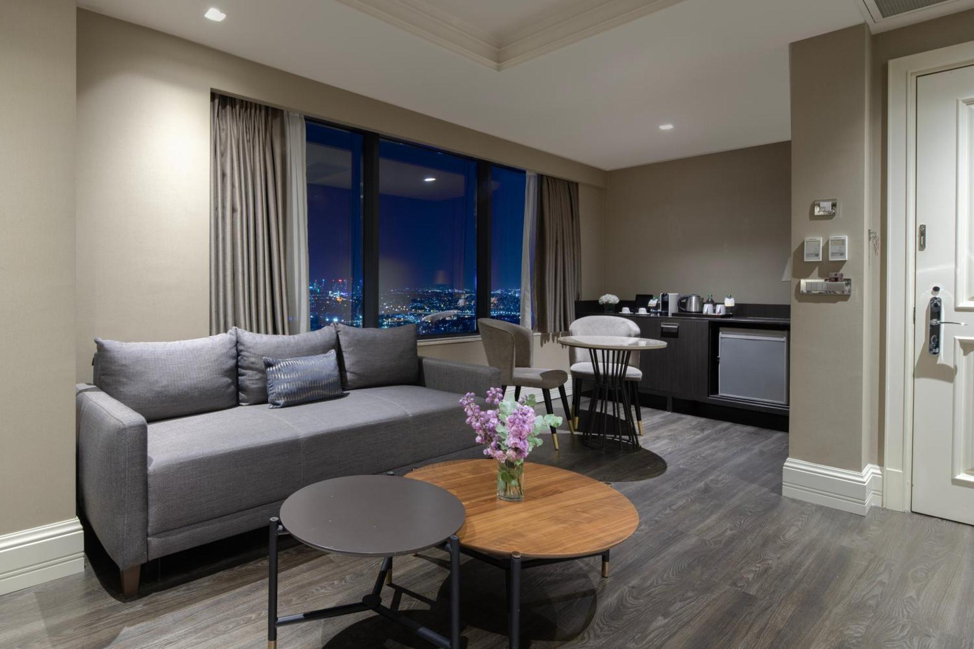Windsor Hotel & Convention Center Istanbul Ngoại thất bức ảnh A living room in a serviced apartment in Bangkok, Thailand